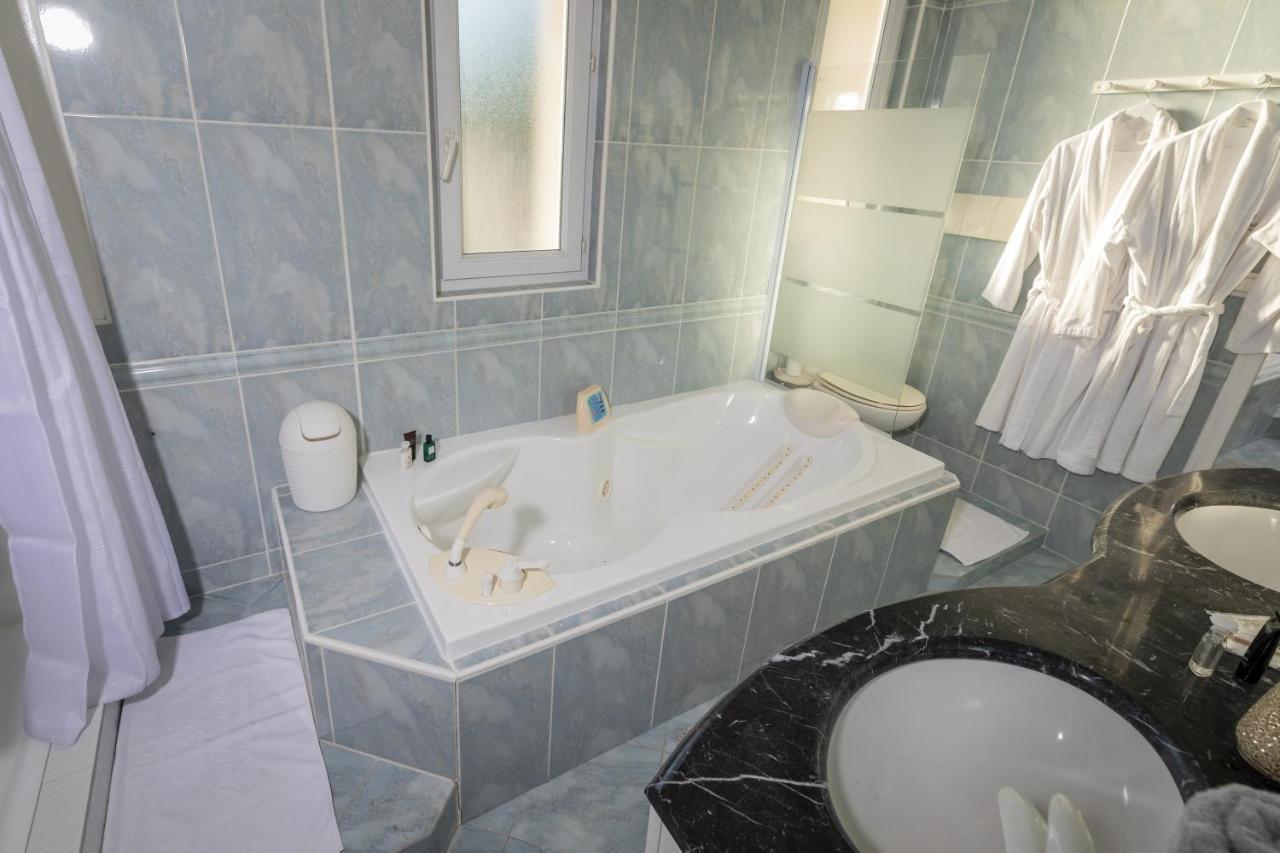 Domaine La Corniche Bed & Breakfast Bayon Bagian luar foto